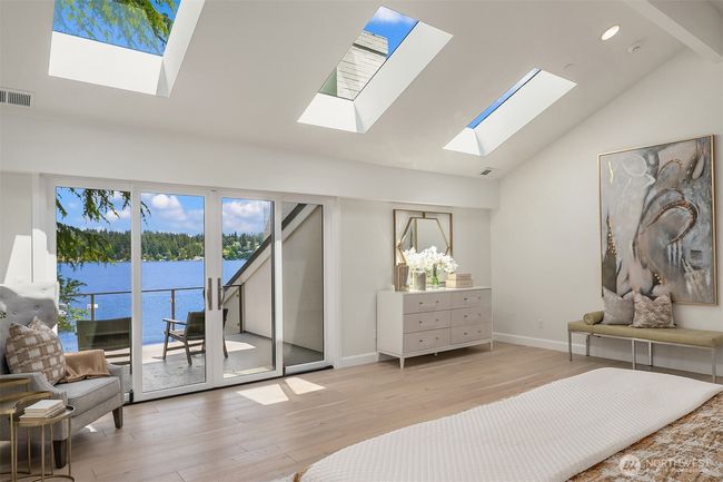 8620 N Mercer Way, House other with 5 bedrooms, 5 bathrooms and 3 parking in Mercer Island WA | Image 19