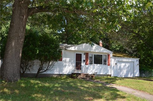 70 Griffin Dr, Warwick, RI, 02886-8012 | Card Image