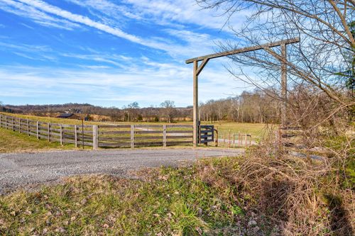 2564 New Highway 7, Santa Fe, TN, 38482-5323 | Card Image