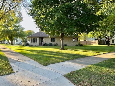 10 W Sanborn Street, House other with 3 bedrooms, 1 bathrooms and null parking in Springfield MN | Image 2