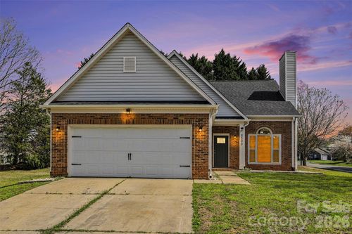 8500 Woodhill Manor Ct, Charlotte, NC, 28215-8315 | Card Image