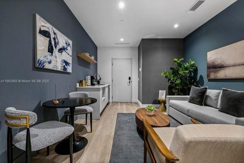 602-239 Sw 9th St, Miami, FL, 33130-3533 | Card Image