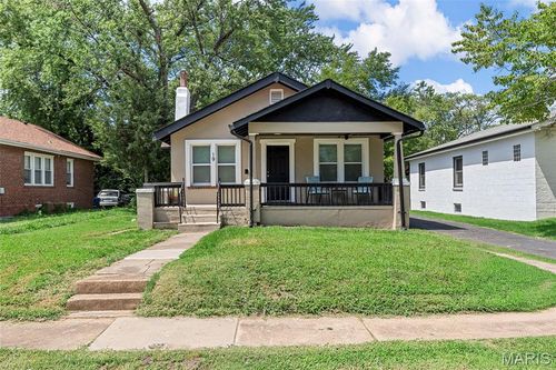 19 Lee Ave, Ferguson, MO, 63135-2951 | Card Image