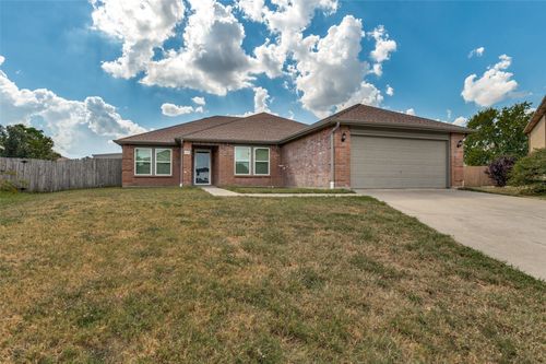 3527 Red Mine Ln, Grand Prairie, TX, 75052-8800 | Card Image