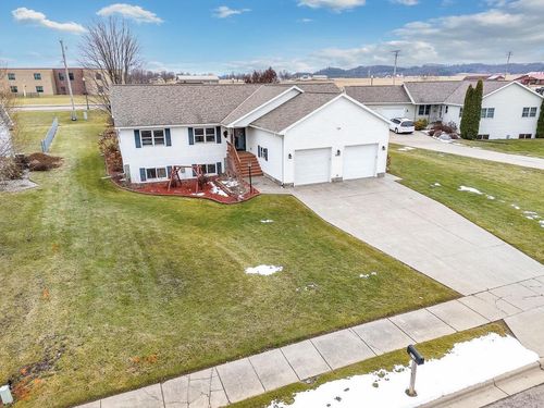 848 Heath Court, Mauston, WI, 53948 | Card Image