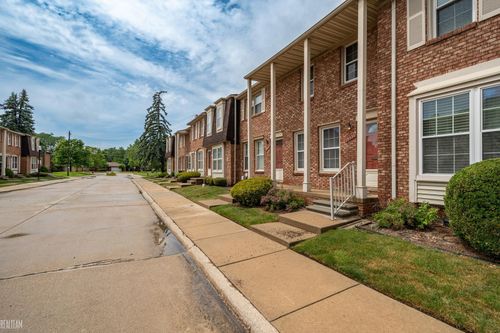 19531 Ridgemont St, Saint Clair Shores, MI, 48080-3316 | Card Image