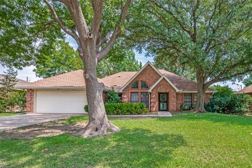 5708 Guadalajara Dr, North Richland Hills, TX, 76180-6122 | Card Image