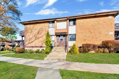 110 Sierra Vista Ln, Valley Cottage, NY, 10989-2702 | Card Image