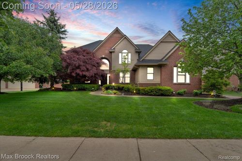 47071 Northumberland St, Novi, MI, 48374-4320 | Card Image