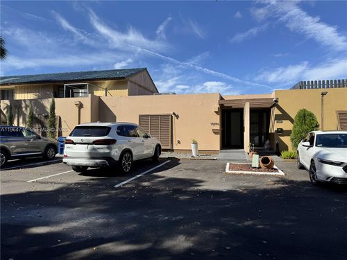 15896-15896 Kilmarnock Dr, Miami Lakes, FL, 33014-6576 | Card Image