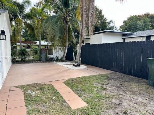 42 Se 10th Ter, Dania Beach, FL, 33004-4323 | Card Image