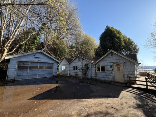 2435 N 10th St, Coos Bay, OR, 97420-2510 | Card Image