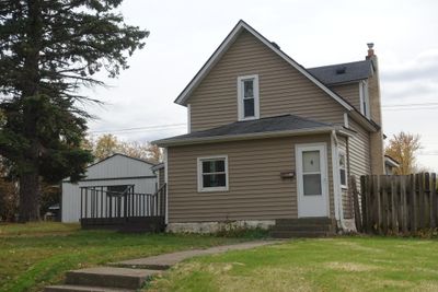 Front of house, porch | Image 1