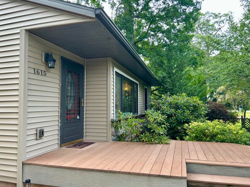 1615 Havenga St, Muskegon, MI, 49445-1243 | Card Image