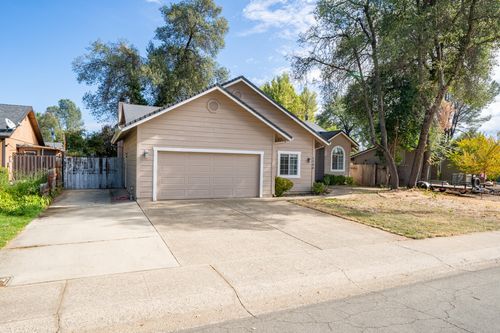 1734 Edgewood Dr, Redding, CA, 96003-9210 | Card Image