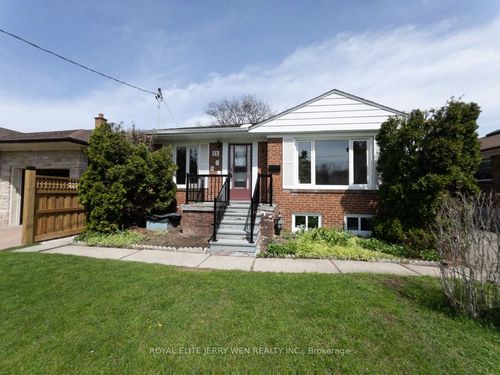 upper-12 N Heights Rd, Etobicoke, ON, M9B2T1 | Card Image