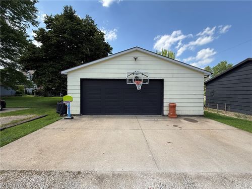 1033 Eastport Ave, Uhrichsville, OH, 44683-1529 | Card Image