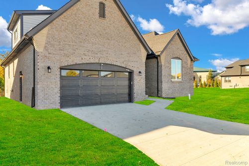 4172 Blossom Dr, Sterling Heights, MI, 48314-4216 | Card Image