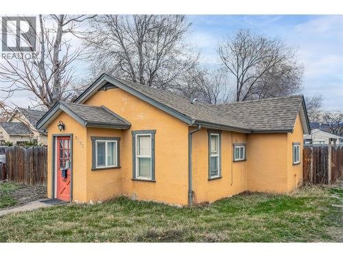 2293 Woodlawn St, Kelowna, BC, V1Y2T1 | Card Image