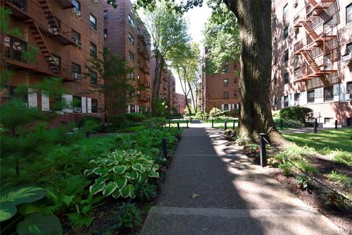 apt-6j-118 Metropolitan Ave, Kew Gardens, NY, 11415-2094 | Card Image