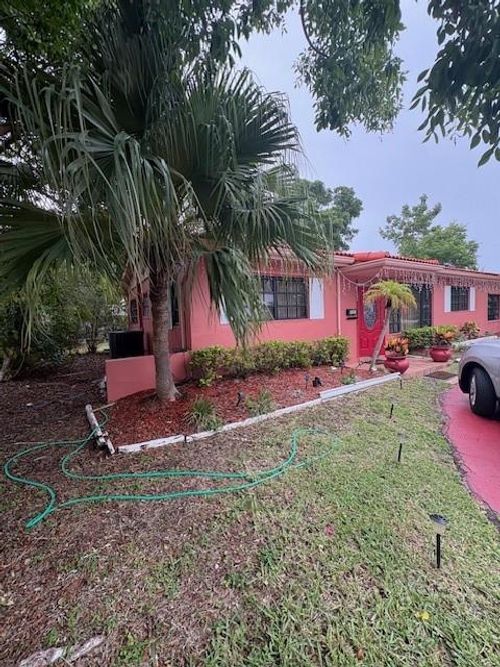 9281 Martinique Dr, Cutler Bay, FL, 33189-1725 | Card Image