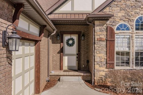 3975 Plantation Dr, Morganton, NC, 28655-6890 | Card Image