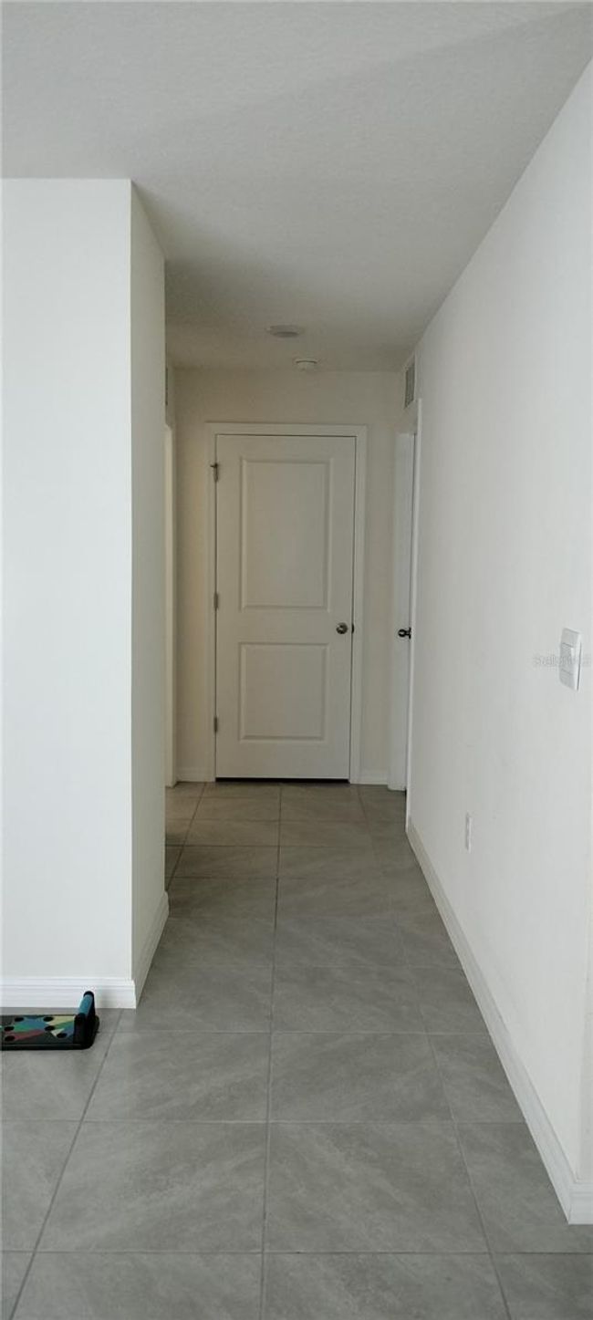 Hallway to 2 bedrooms | Image 14