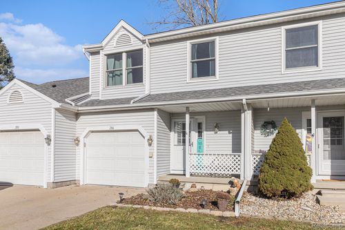 206 Meadow Pointe Dr, Fenton, MI, 48430-1400 | Card Image