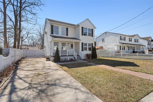 254 40th St, Copiague, NY, 11726-1215 | Card Image