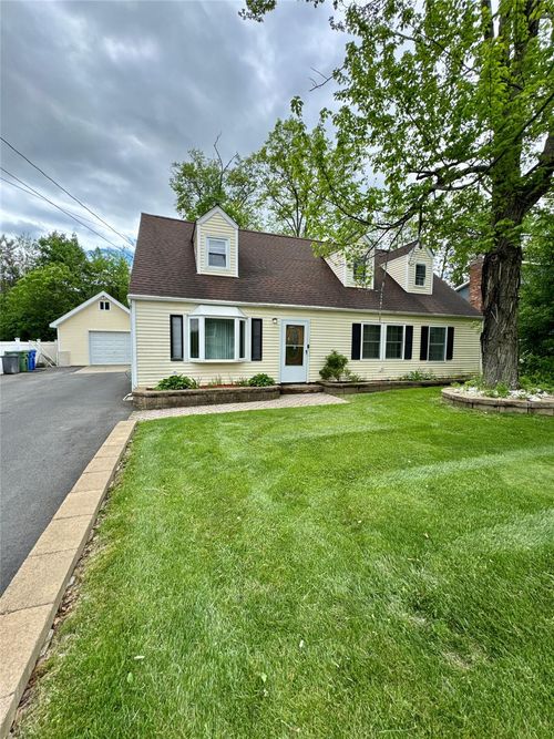 21 Maple Dr, Middletown, NY, 10940-6910 | Card Image