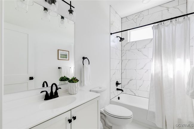 Hall bathroom on 2nd floor | Image 25