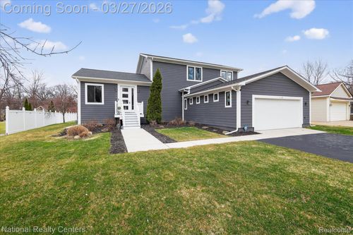 946 Dunreath St, Wolverine Lake, MI, 48390-3016 | Card Image