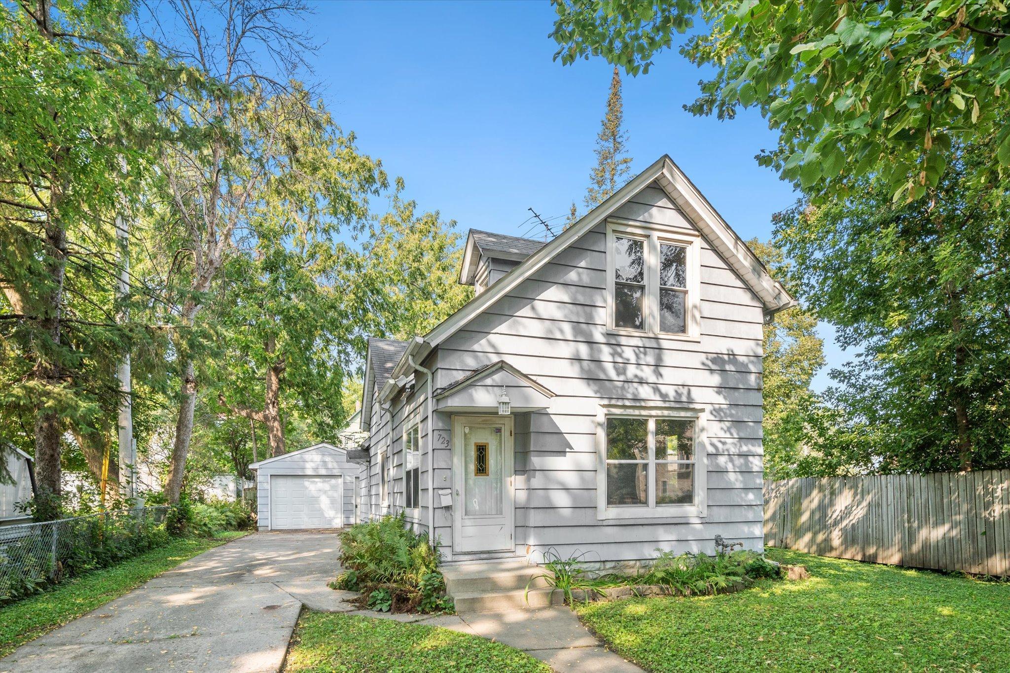 Manomin Ave, Saint Paul, MN 55107