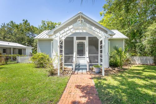 106 17th St, Apalachicola, FL, 32320-1514 | Card Image