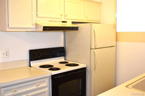 1-11820 Seaton Drive, Sterling Heights, MI, 48312 | Card Image