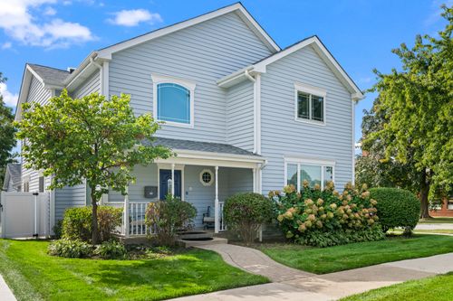 421 W Hawthorne St, Arlington Heights, IL, 60004-5426 | Card Image