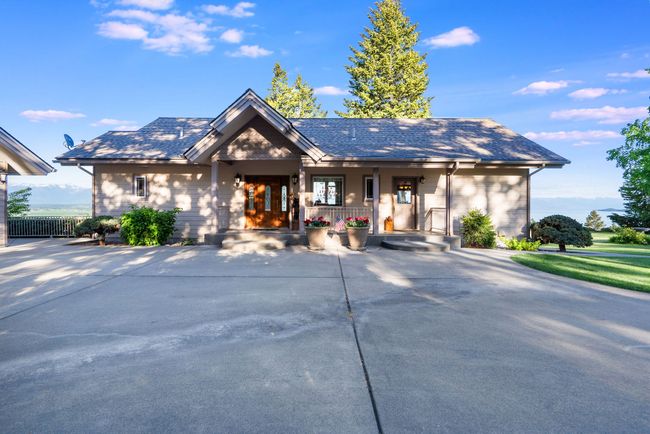 Front of home | Image 4