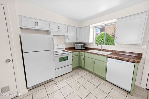 3043 E Blacklidge Dr, Tucson, AZ, 85716-1865 | Card Image