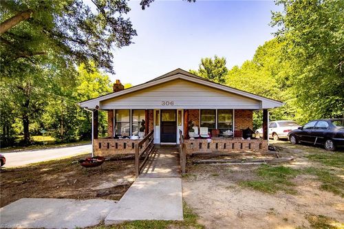 306 W Willis Ave, High Point, NC, 27260-7445 | Card Image