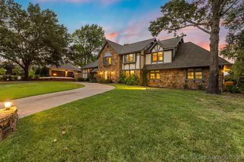 8704 Richmond Ave, Tulsa, OK, 74137-2715 | Card Image