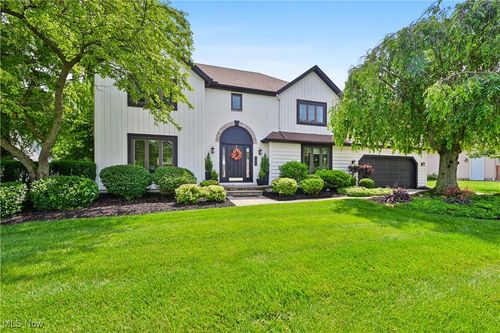 195 Sleepy Hollow Dr, Amherst, OH, 44001-2782 | Card Image