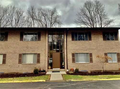 7127 Sanlin Dr, Coraopolis, PA, 15108-2880 | Card Image