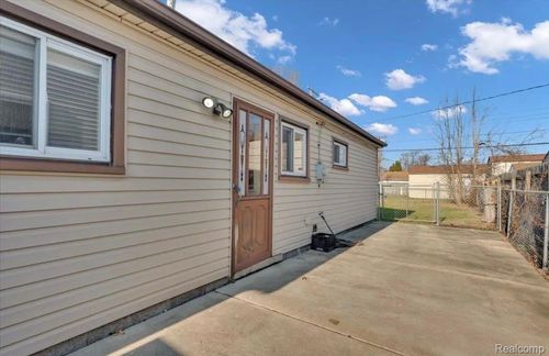 19331 Meier St, Roseville, MI, 48066-3050 | Card Image