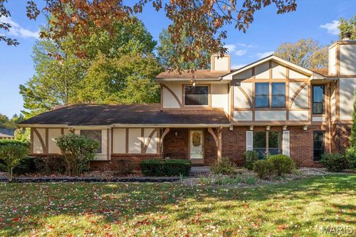 5 Ginger Lake Dr W, Glen Carbon, IL, 62034-3304 | Card Image