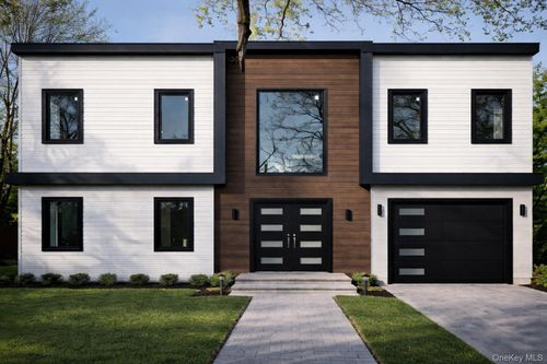 557 Knoll Ct, Seaford, NY, 11783-1118 | Card Image