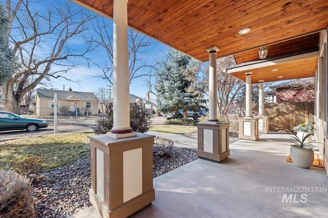 Porch with a residential view | Image 5