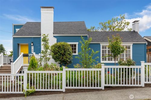 749 N 98th St, Seattle, WA, 98103-3121 | Card Image