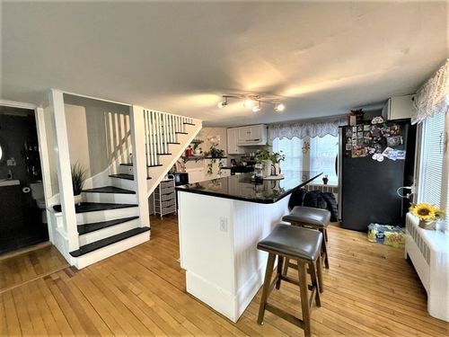 apt-3-998 Main St, Wakefield, MA, 01880-4129 | Card Image