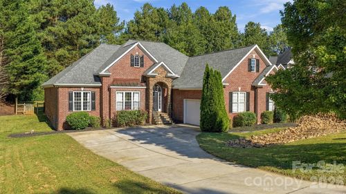 172 Honeysuckle Creek Loop, Mooresville, NC, 28117-8530 | Card Image