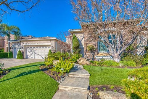 2824 E Omaha Ave, Fresno, CA, 93720-4962 | Card Image